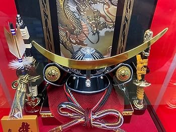 伊達政宗　東京久月　五月人形　家紋付き兜飾り　オルゴール付きガラスケース入 Amazon.co.jp: 伊達政宗 東京久月 五月人形 家紋付き兜飾り